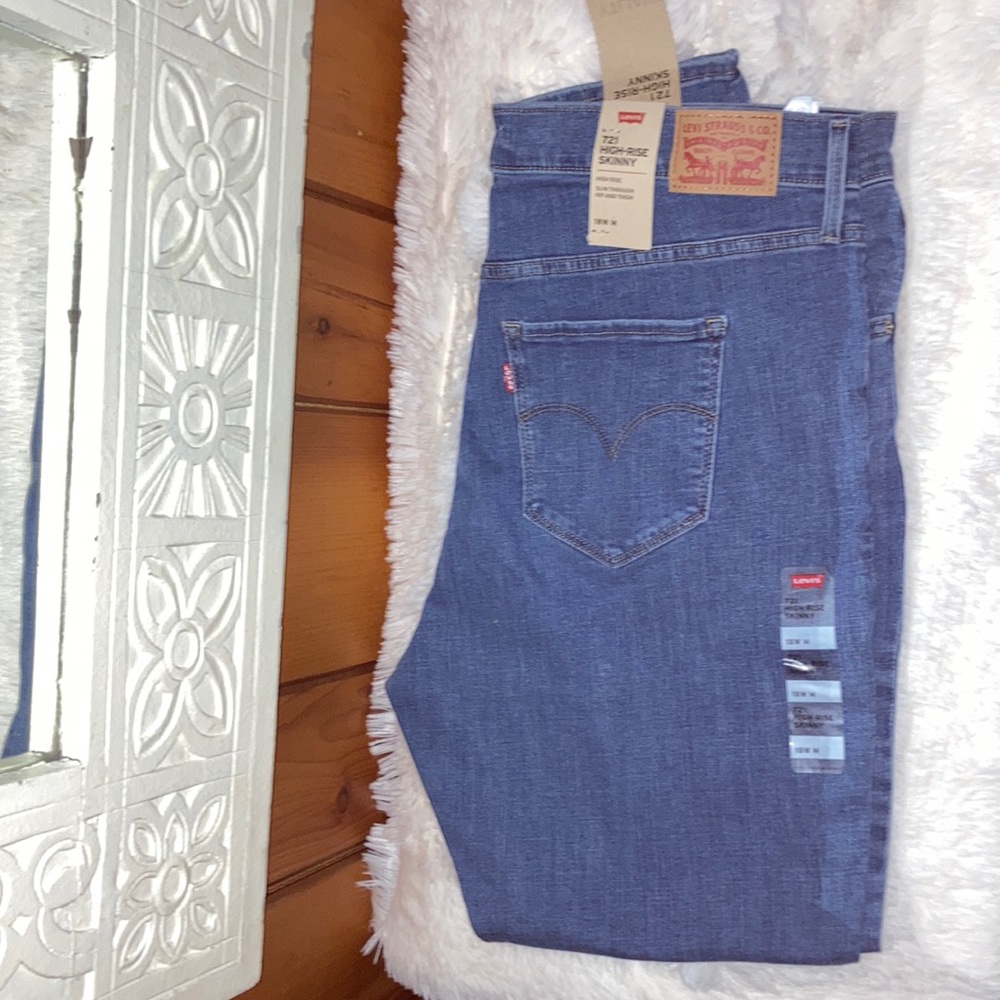 Brand New Levi’s 721 High-Rise Skinny Jeans